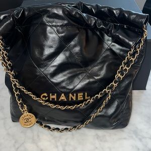 💯 Authentic Chanel 22 small, black with gold hardware